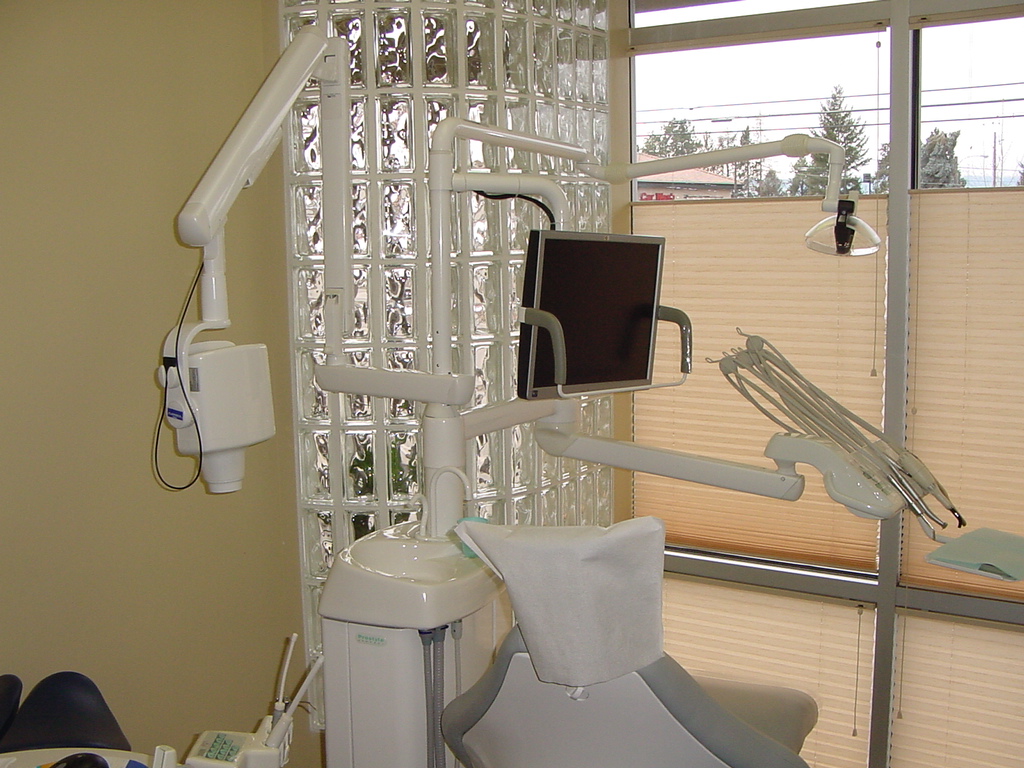 Sunnyside Dental | 3957 Lakeshore Rd #106, Kelowna, BC V1W 1V3, Canada | Phone: (250) 764-7794