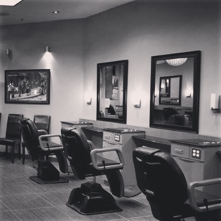 The Barbers Chair | 1800 Sheppard Ave E, North York, ON M2J 5A7, Canada | Phone: (416) 491-0544