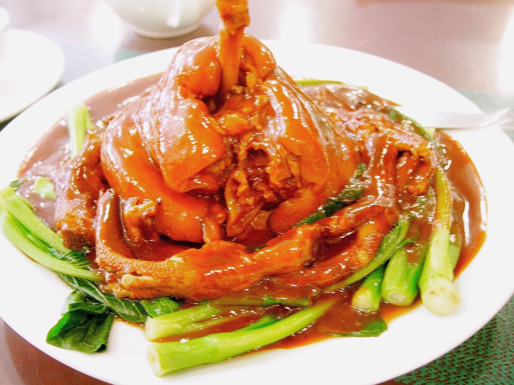 Golden Central Chinese Cuisine | 5016 Centre St NE, Calgary, AB T2K 0S8, Canada | Phone: (403) 731-9199