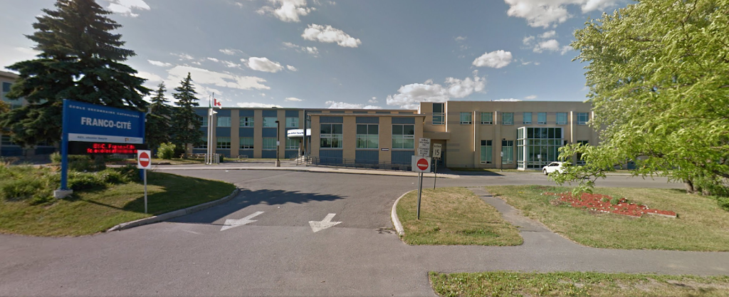 École secondaire catholique Franco-Cité | 623 Smyth Rd, Ottawa, ON K1G 1N7, Canada | Phone: (613) 521-4999