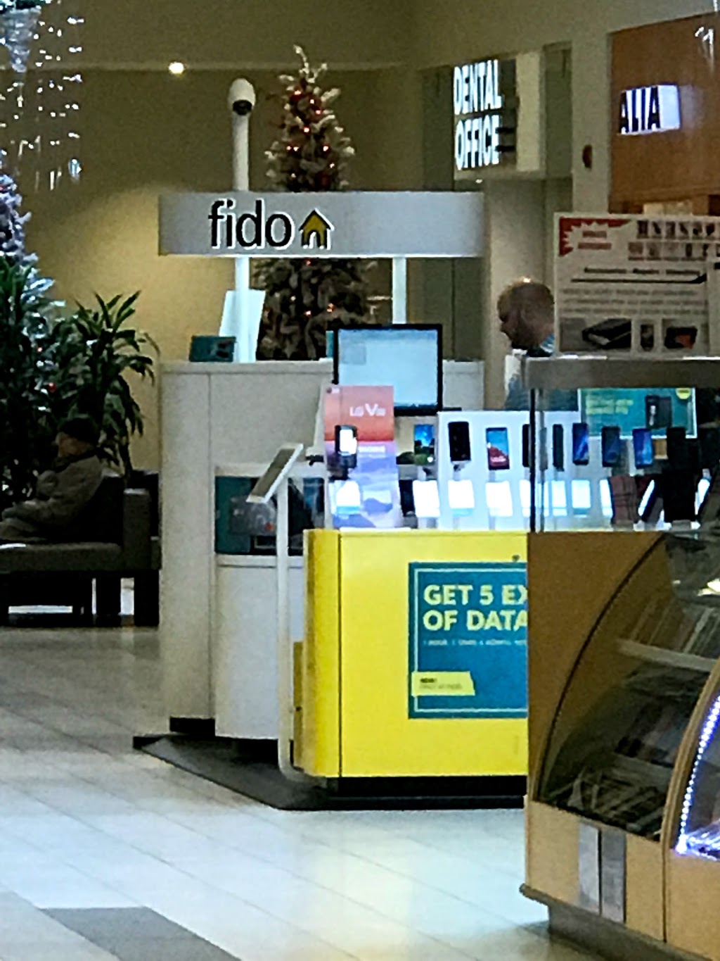 Fido | 1642 Merivale Rd, Ottawa, ON K2G 4A1, Canada | Phone: (613) 224-1102