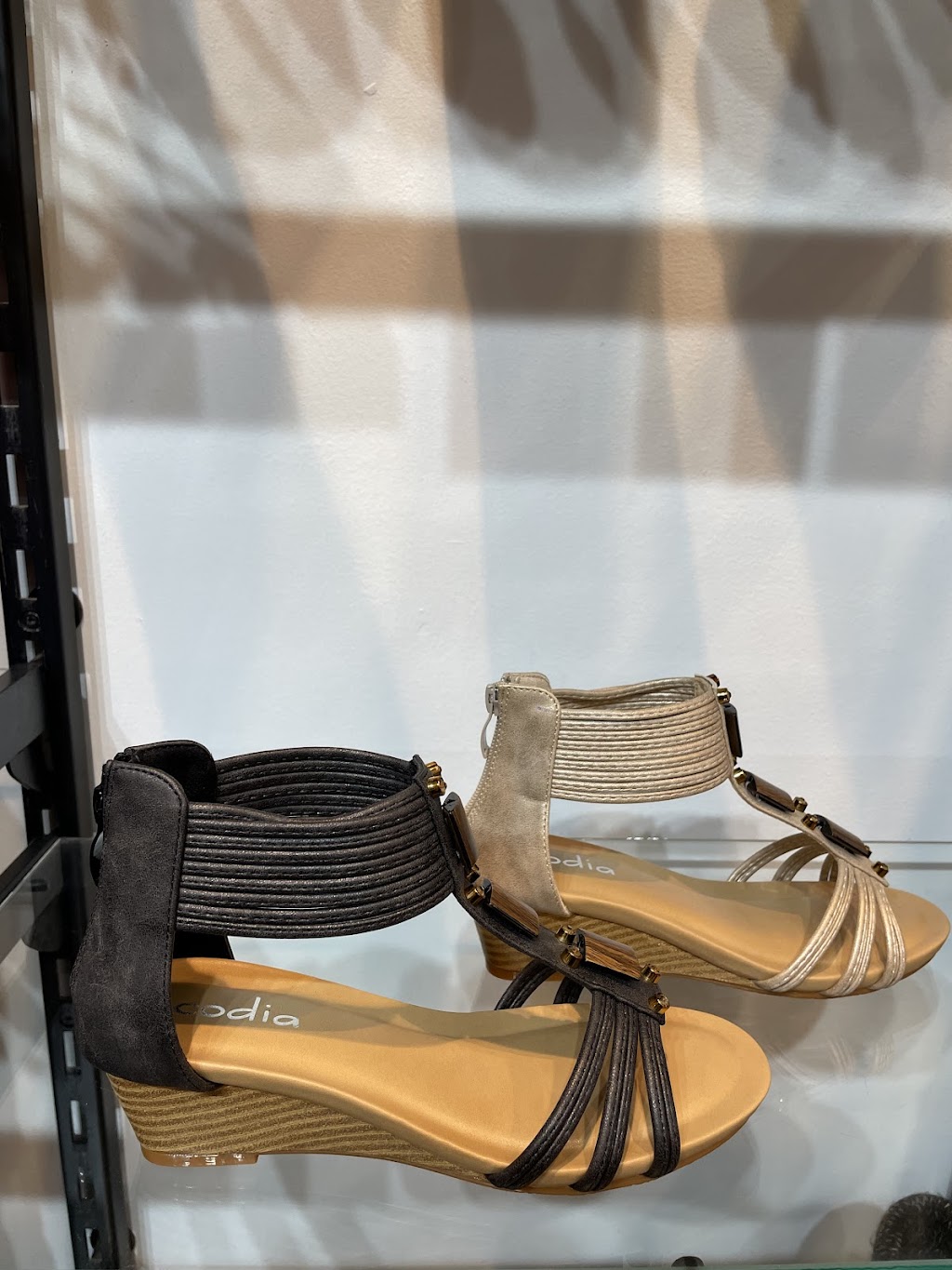 Chaussures Galli | 7077 Bd Newman, LaSalle, QC H8N 1X1, Canada | Phone: (514) 368-5097