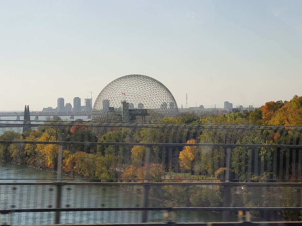 Stationnement P-15 | 38 Pont Jacques-Cartier, Montréal, QC H3C 6J6, Canada | Phone: (514) 872-6120