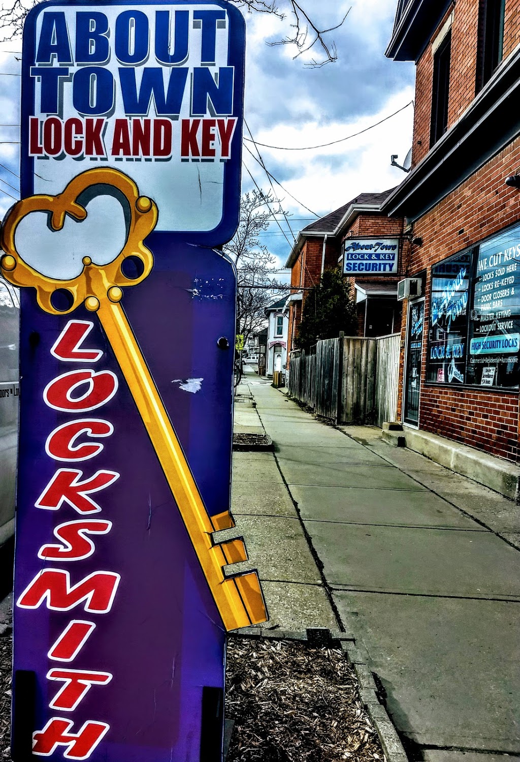 About Town Lock & Key | 393 Cannon St E, Hamilton, ON L8L 2C5, Canada | Phone: (905) 525-5564