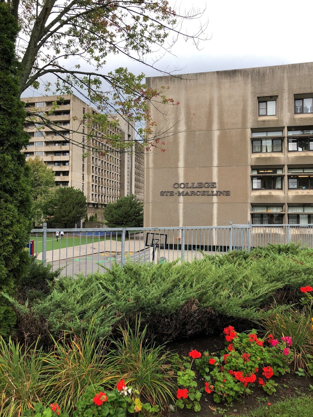 Collège Sainte-Marcelline | 9155 Boul Gouin O, Montréal, QC H4K 1C3, Canada | Phone: (514) 334-9651