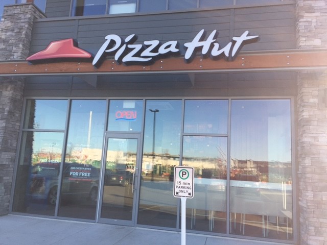 Pizza Hut | 90-3211 Preston Ave S, Saskatoon, SK S7T 1C9, Canada | Phone: (306) 668-3590