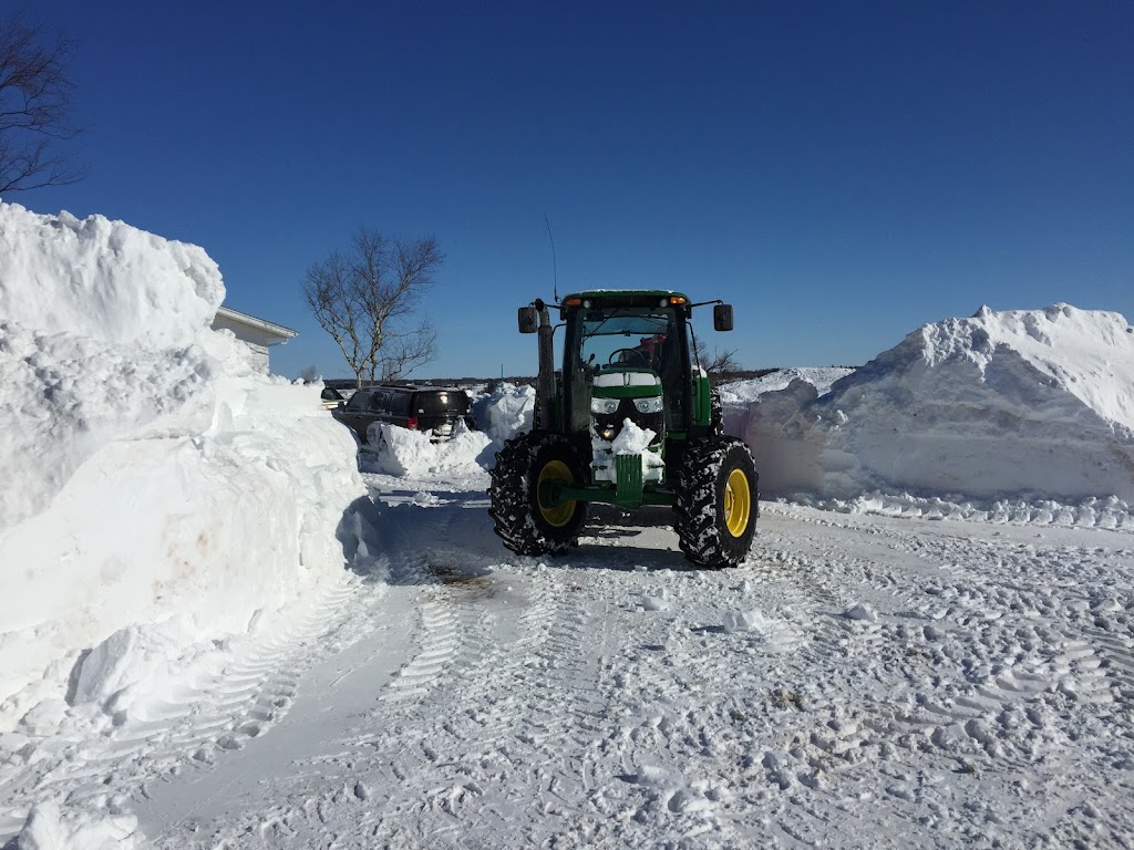 Warrens Snow Removal | 27 Warren Grove Rd, Cornwall, PE C0A 1H5, Canada | Phone: (902) 394-5535