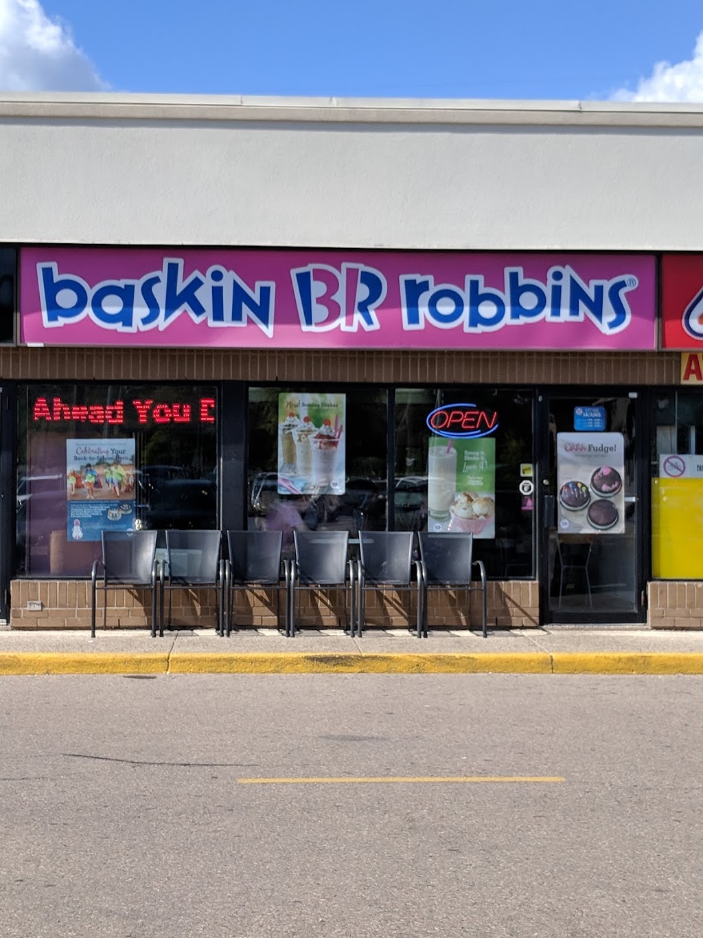 Baskin Robbins | 370 Highland Rd W, Kitchener, ON N2M 5J9, Canada | Phone: (519) 742-5270