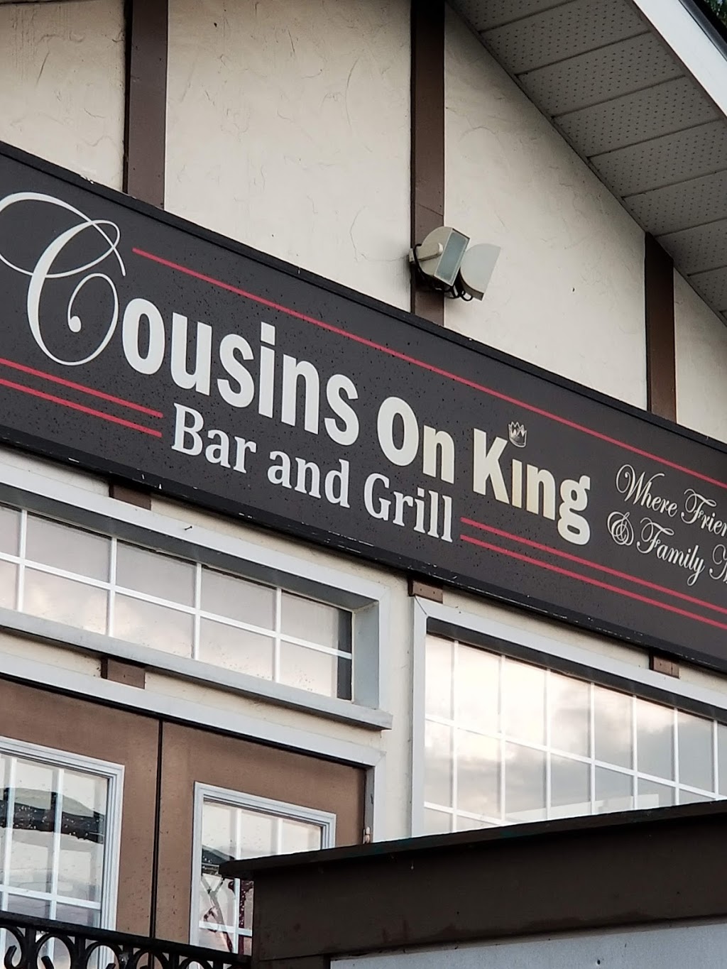 Cousins on King Bar and Grill | 715 King St E, Gananoque, ON K7G 1H4, Canada | Phone: (613) 382-5155