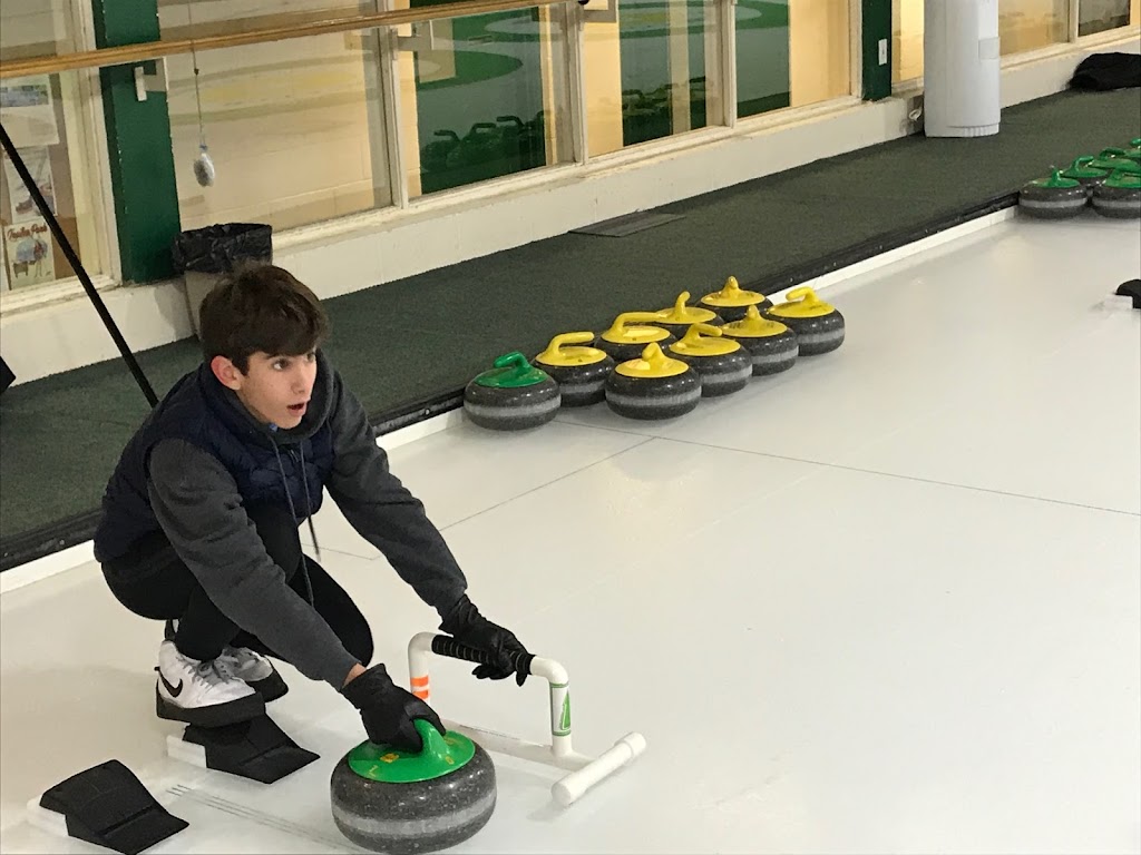 Leaside Curling Club | 1075 Millwood Rd, Toronto, ON M4G 1X6, Canada | Phone: (647) 748-2875