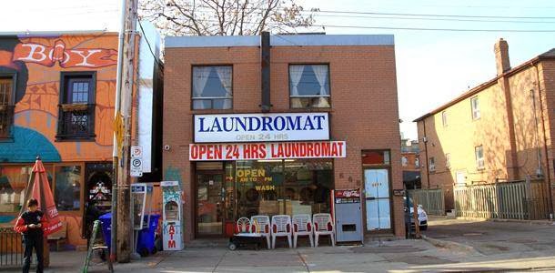 24 Hour Coin Laundromat | 668 Manning Ave, Toronto, ON M6G 1L2, Canada | Phone: (416) 516-0725