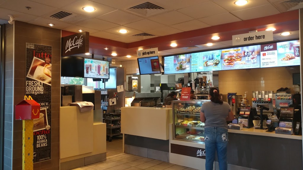 McDonalds | 5636 Glen Erin Dr, Mississauga, ON L5M 6B1, Canada | Phone: (905) 812-7187