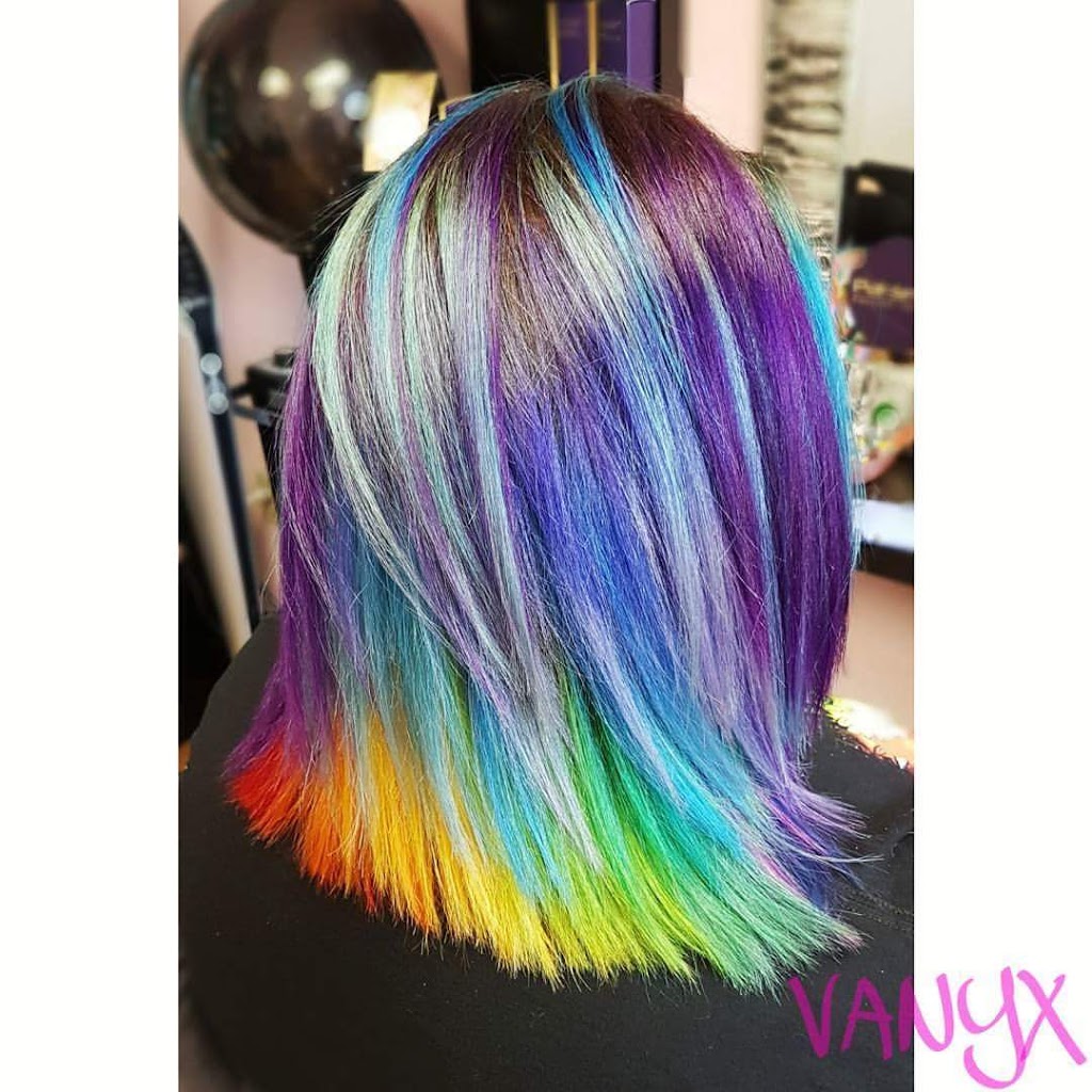 Vanyx Coiffure | 203D-12085 Rue René-Lévesque, Pointe-aux-Trembles, QC H1B 5L7, Canada | Phone: (514) 265-3575