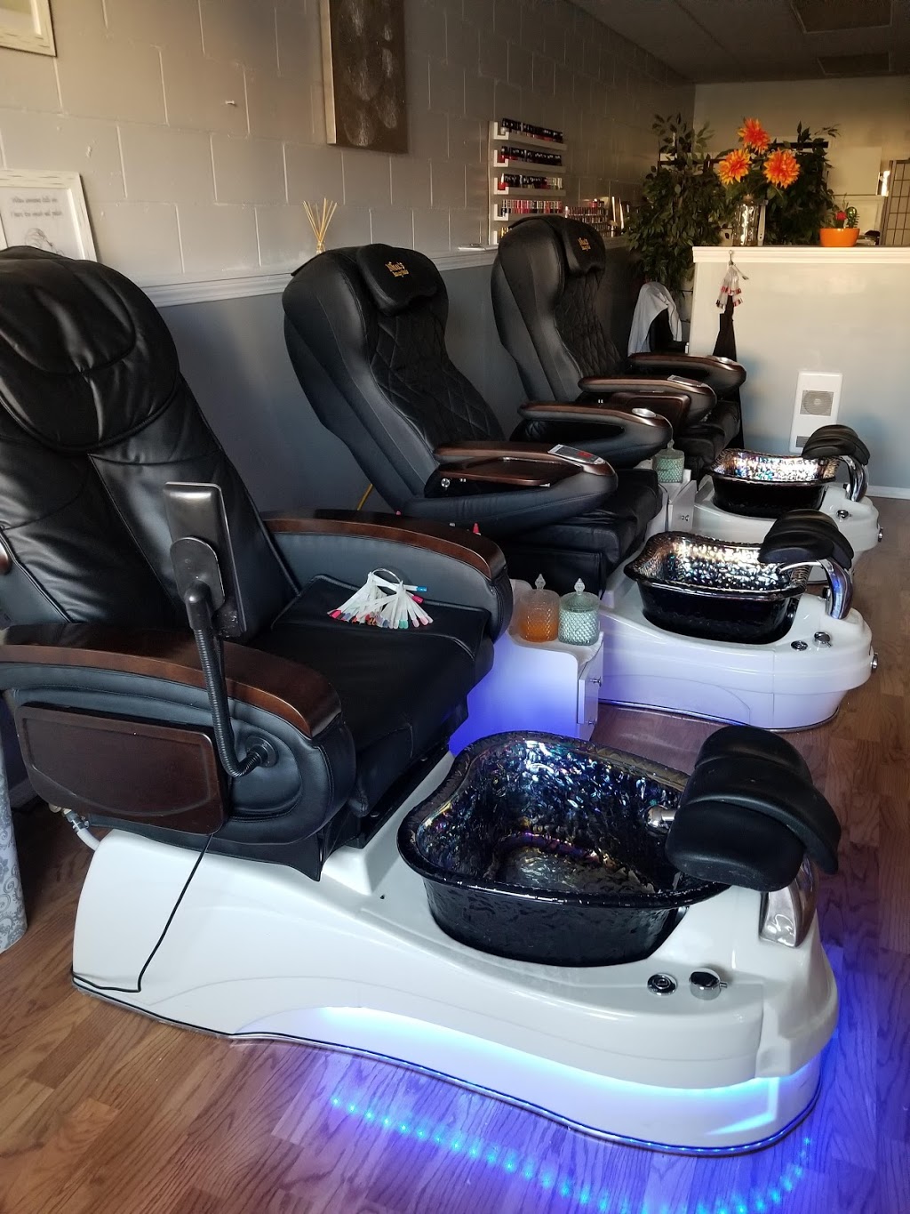 Studio77 & The barber with Nhus Nails | 9877 Maple St, Chemainus, BC V0R 1K1, Canada | Phone: (250) 246-2141