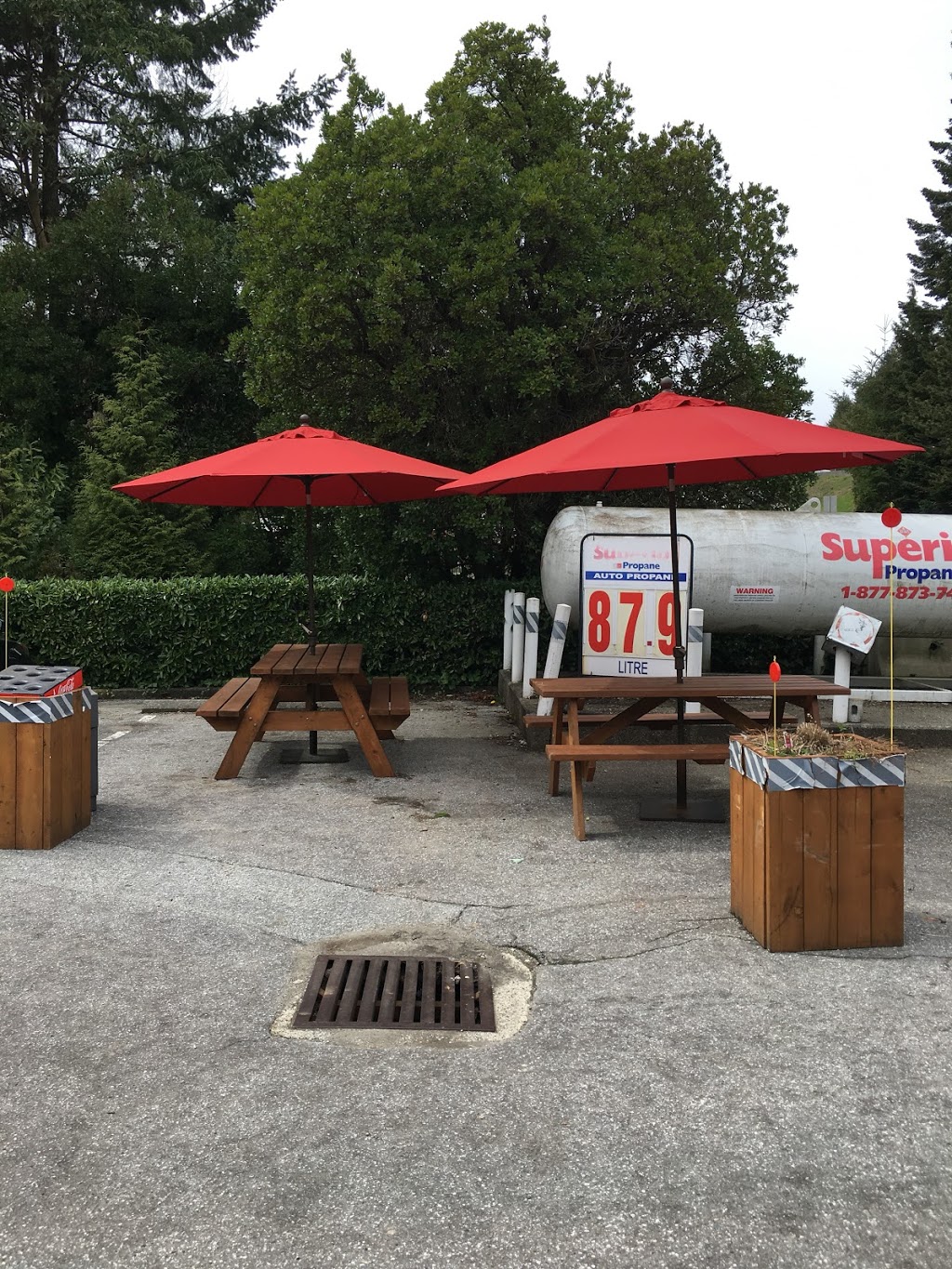 Felbos Franks- Currently closed for the season | 3690 Westmount Rd, West Vancouver, BC V7V 3G9, Canada | Phone: (604) 922-6211