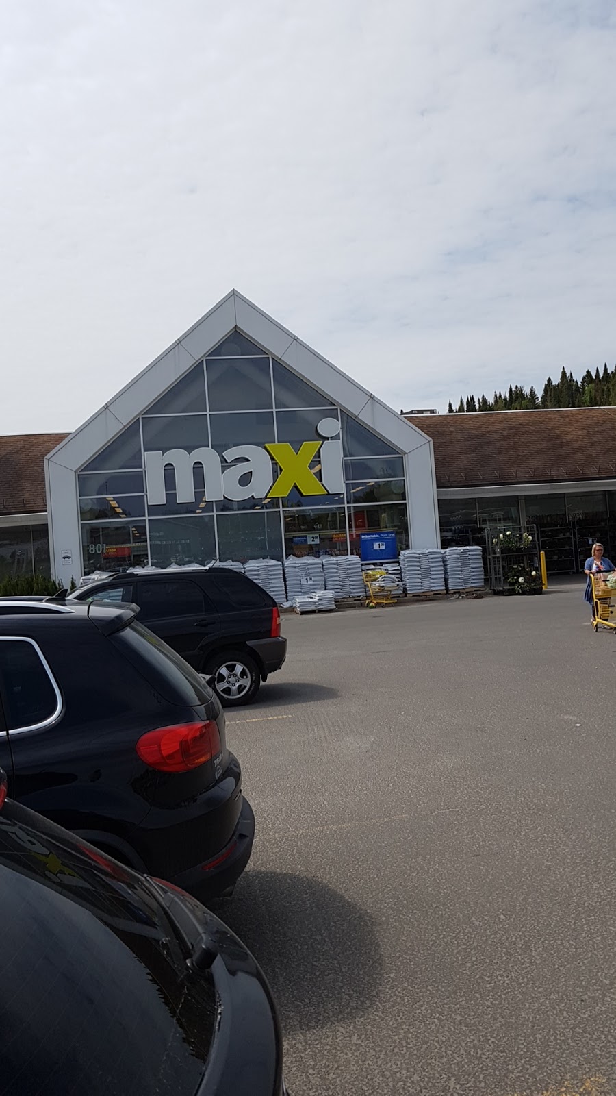 Maxi | 801 Rue Principale E, Sainte-Agathe-des-Monts, QC J8C 1L1, Canada | Phone: (819) 323-1110