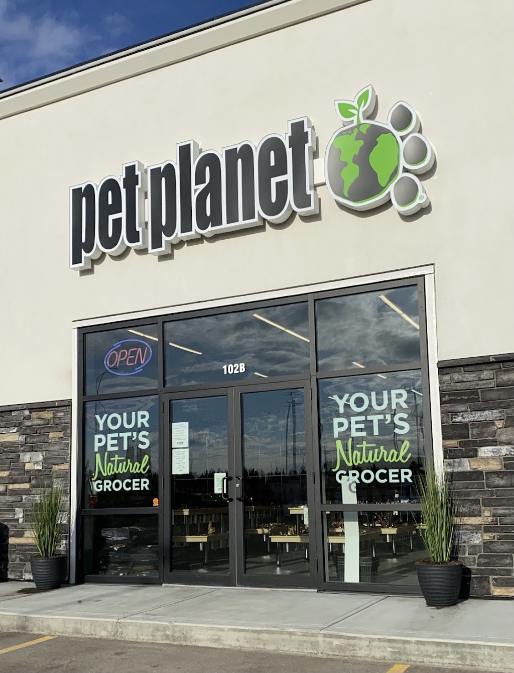 Pet Planet Gasoline Alley | 179 Leva Ave Unit 102B, Red Deer, AB T4E 0A5, Canada | Phone: (403) 986-3994