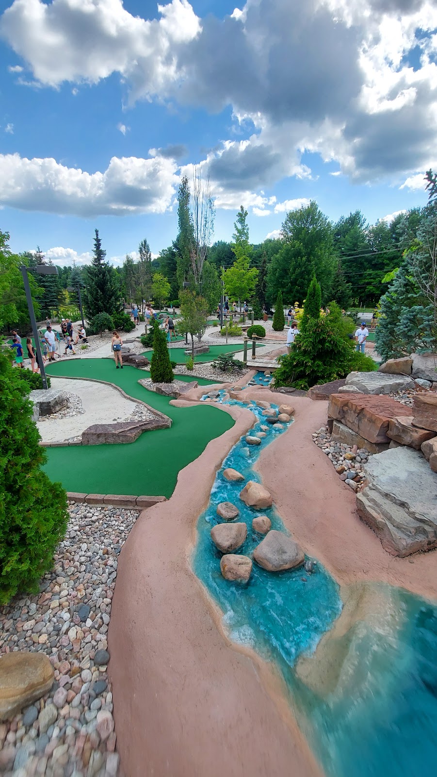 Mini-golf Dunn-Ds | 11 Chem. Notch, Chelsea, QC J9B 1G5, Canada | Phone: (819) 827-3866