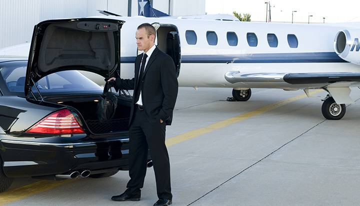 Toronto Airport Limo Flat Rate | 8 Lyle Wy, Brampton, ON L6X 0B4, Canada | Phone: (647) 518-1064