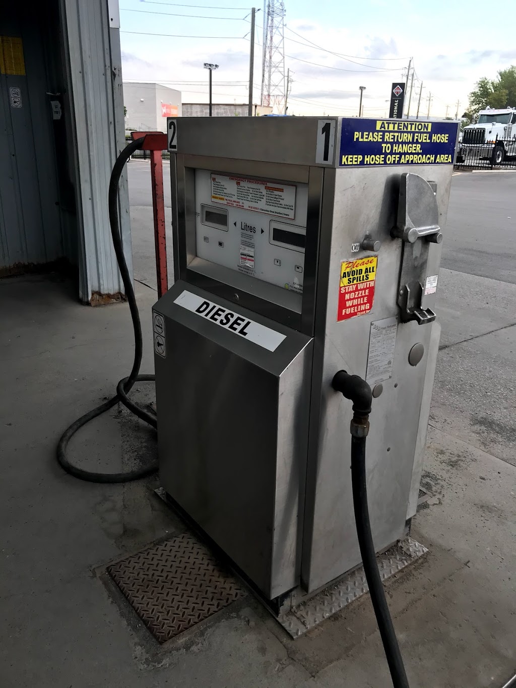 Davis Fuels Cardlock | 6 Edmondson St, Brantford, ON N3R 7J3, Canada | Phone: (519) 752-2130