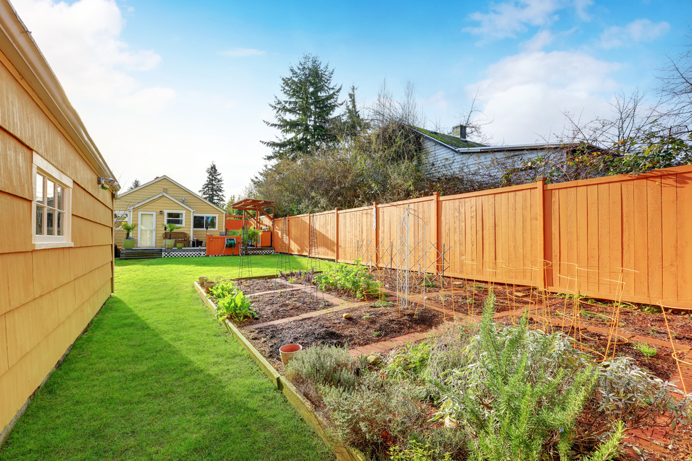 Fence Contractor Edmonton | 819 Blacklock Way SW, Edmonton, AB T6W 1C6, Canada | Phone: (587) 414-7635