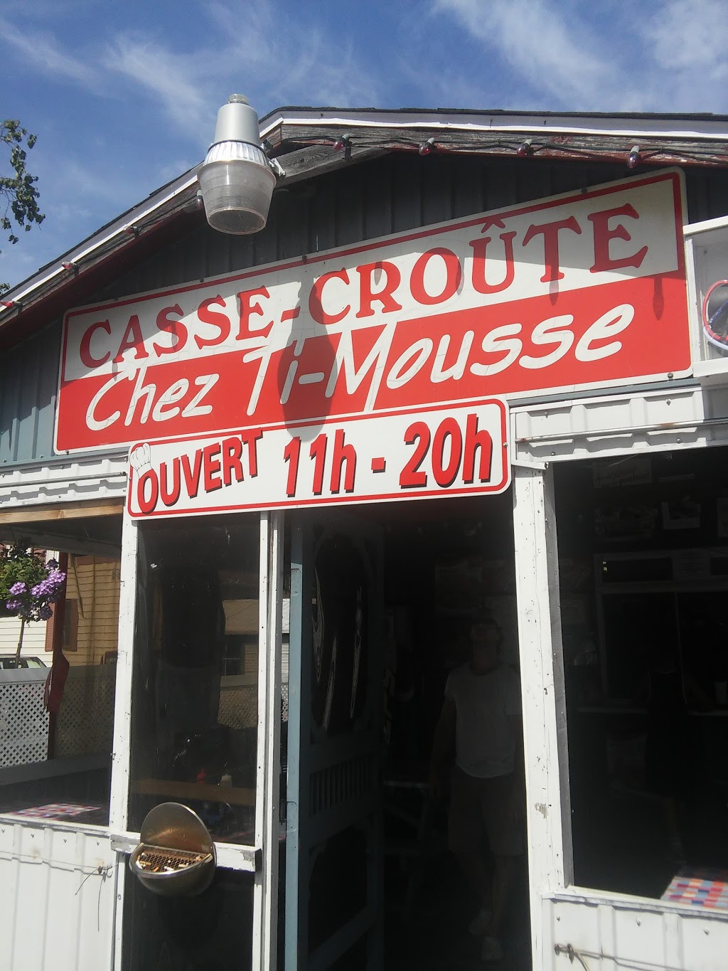 Casse-Croute Chez Ti-Mousse | 270 Rue du Collège, Saint-Narcisse, QC G0X 2Y0, Canada | Phone: (418) 328-3680