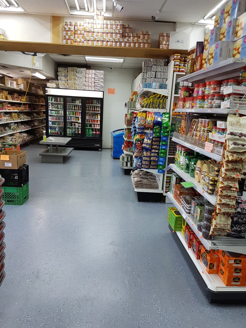 Famous Cash & Carry | 1871 OConnor Dr, North York, ON M4A 1X1, Canada | Phone: (416) 755-5425