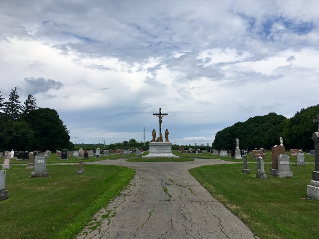 Cimetière Sainte-Anne-de-Bellevue | 20821 Rue Lakeshore, Baie-dUrfé, QC H9X 1S1, Canada