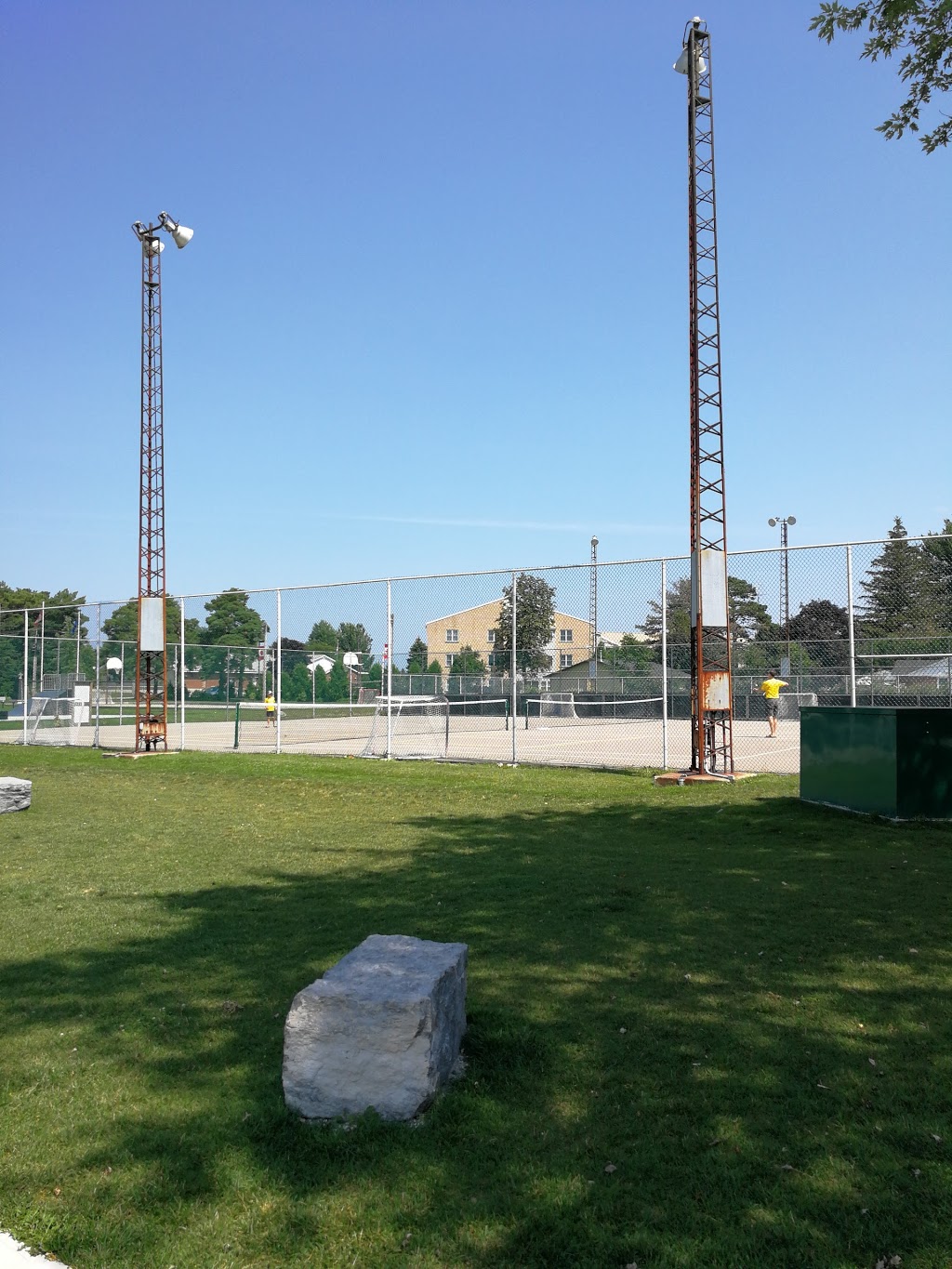 McKay park: Wyoming pool, Splashpad & Recreation | 1T0, 497-519 Ontario St, Wyoming, ON N0N 1T0, Canada