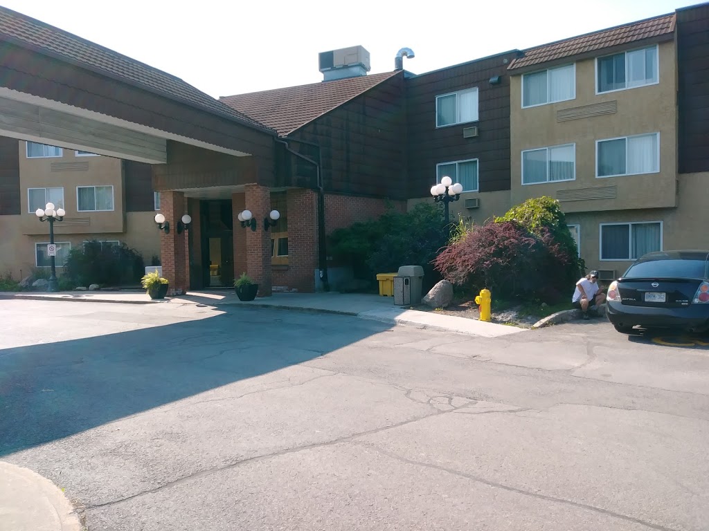 Travelodge by Wyndham Ottawa East | 1486 Innes Rd, Gloucester, ON K1B 3V5, Canada | Phone: (613) 702-0719