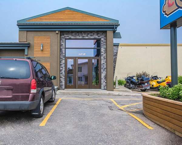 Econo Lodge | 5 QC-138, Forestville, QC G0T 1E0, Canada | Phone: (418) 587-2278