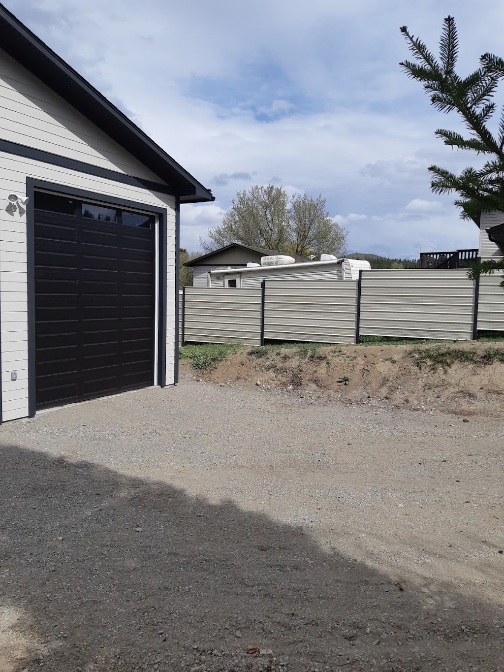 Manasseh Fencing & Gates | 6675 Westsyde Rd, Kamloops, BC V2B 8N7, Canada | Phone: (778) 471-0967