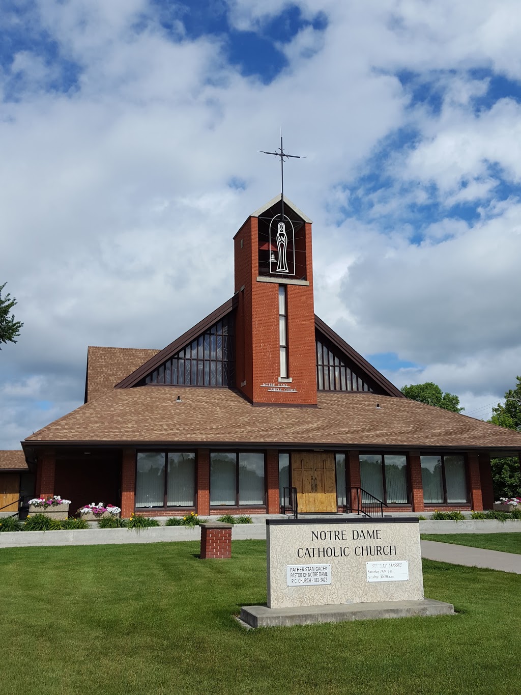 Notre Dame Catholic Church | 269 Jemima St, Selkirk, MB R1A 1W9, Canada | Phone: (204) 482-3422