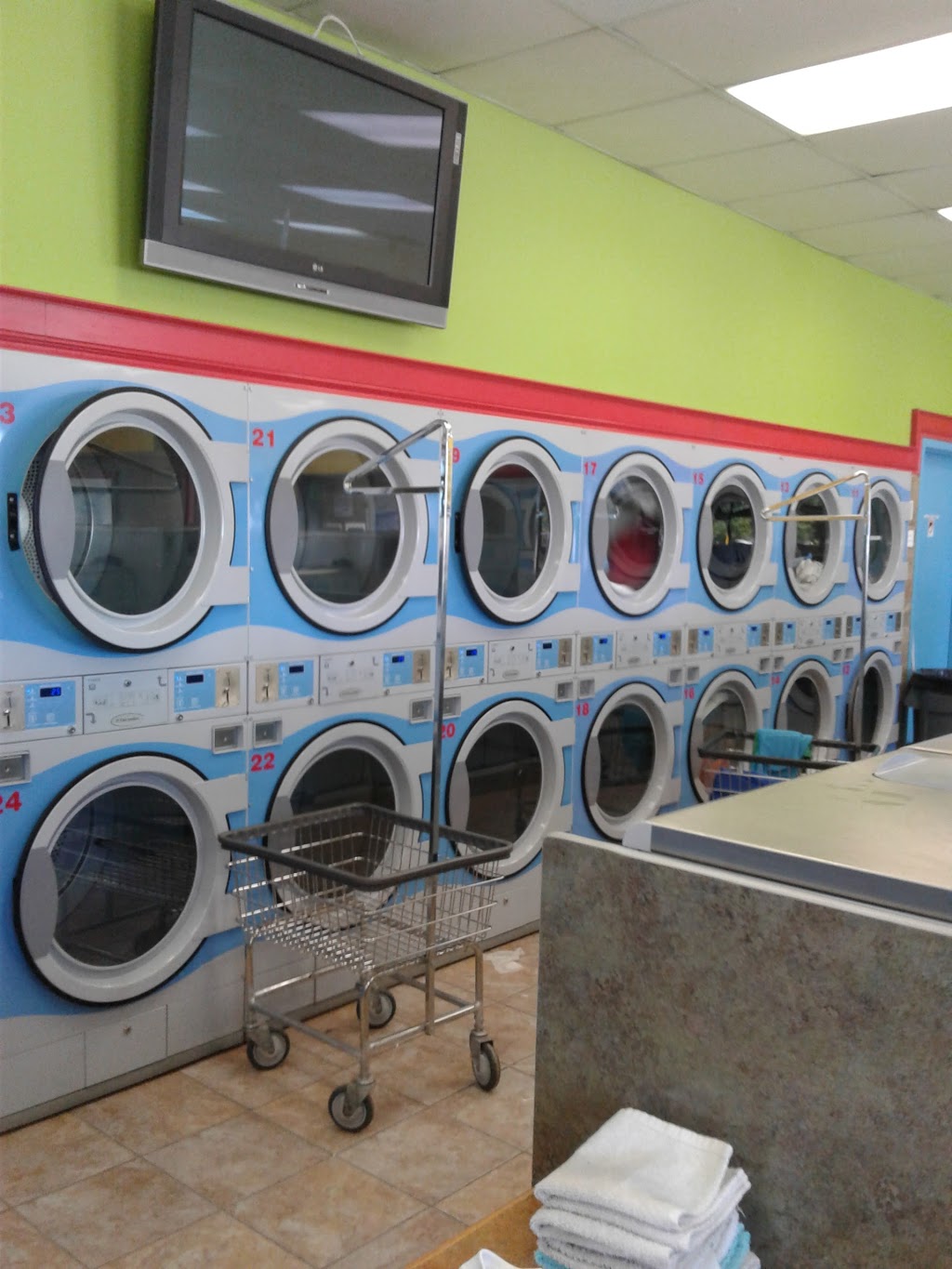 Wash n Dry Coin Laundry | 1677 OConnor Dr, North York, ON M4A 1W5, Canada | Phone: (416) 447-6555