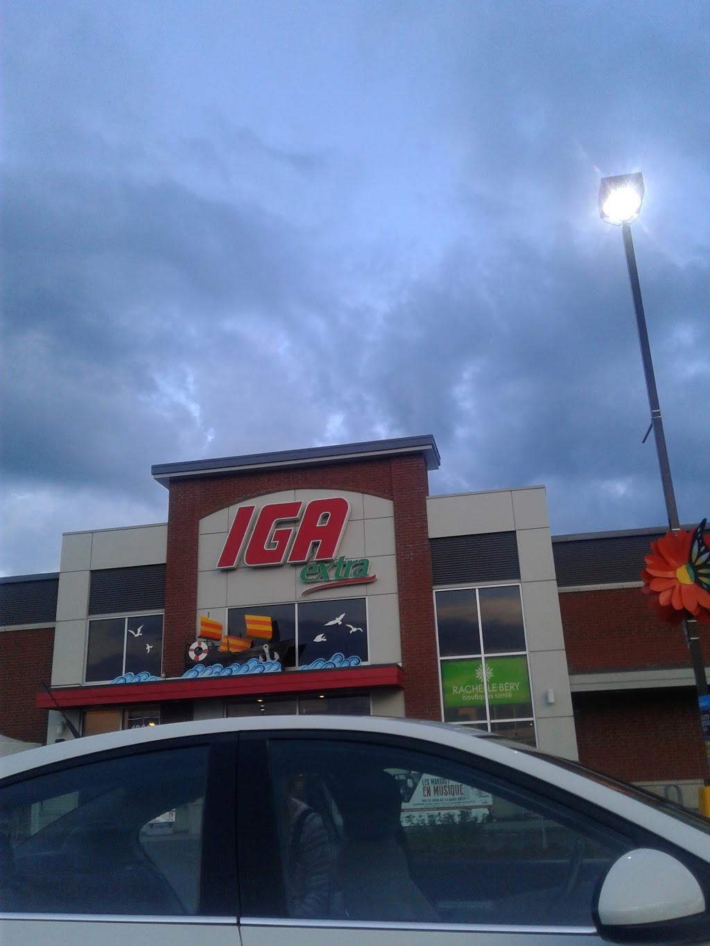 IGA extra Famille Vincent | 1366 Boulevard Monseigneur-Langlois, Salaberry-de-Valleyfield, QC J6S 1E3, Canada | Phone: (450) 373-0251