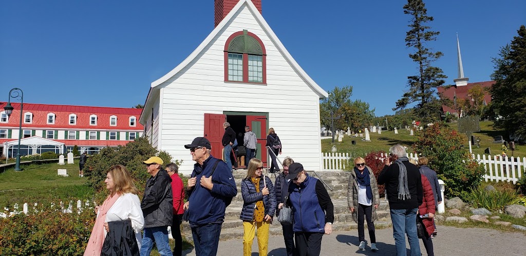 Stationnement de lÉglise Sainte-Croix | 180 Rue de lÉglise, Tadoussac, QC G0T 2A0, Canada | Phone: (418) 235-4446