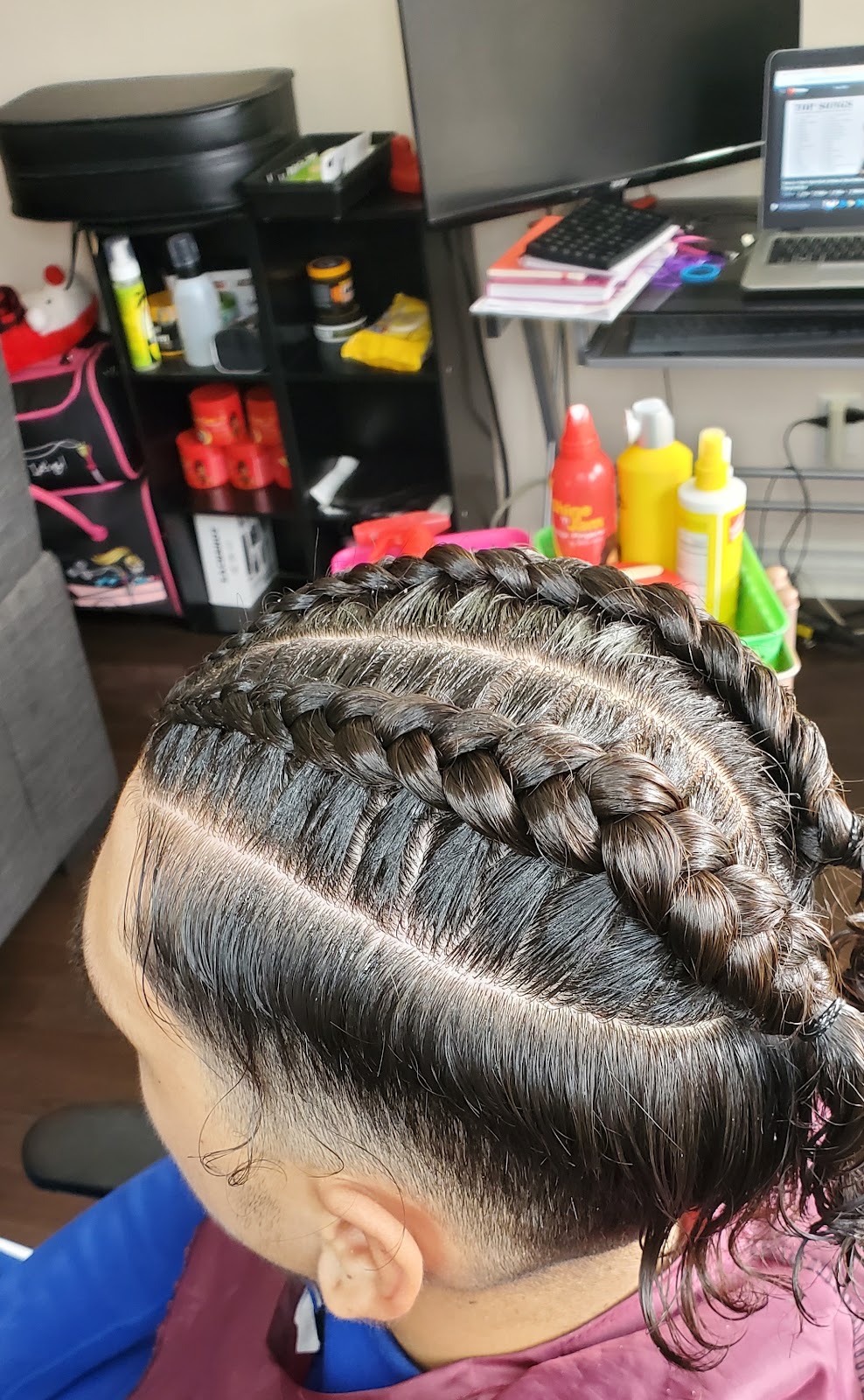 Azza Braids Bar(Inside SK Barber shop) | 288 Grays Rd, Hamilton, ON L8E 1V5, Canada | Phone: (289) 218-7871