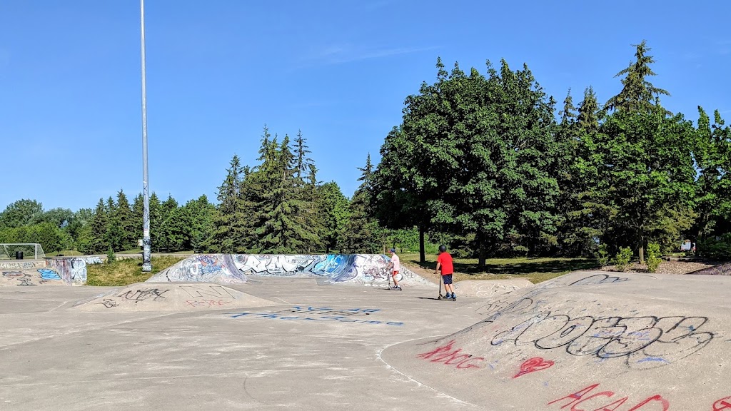 Saint-Laurent Skatepark | 1515 Bd Alexis-Nihon, Saint-Laurent, QC H4R 1T4, Canada | Phone: (514) 956-2596