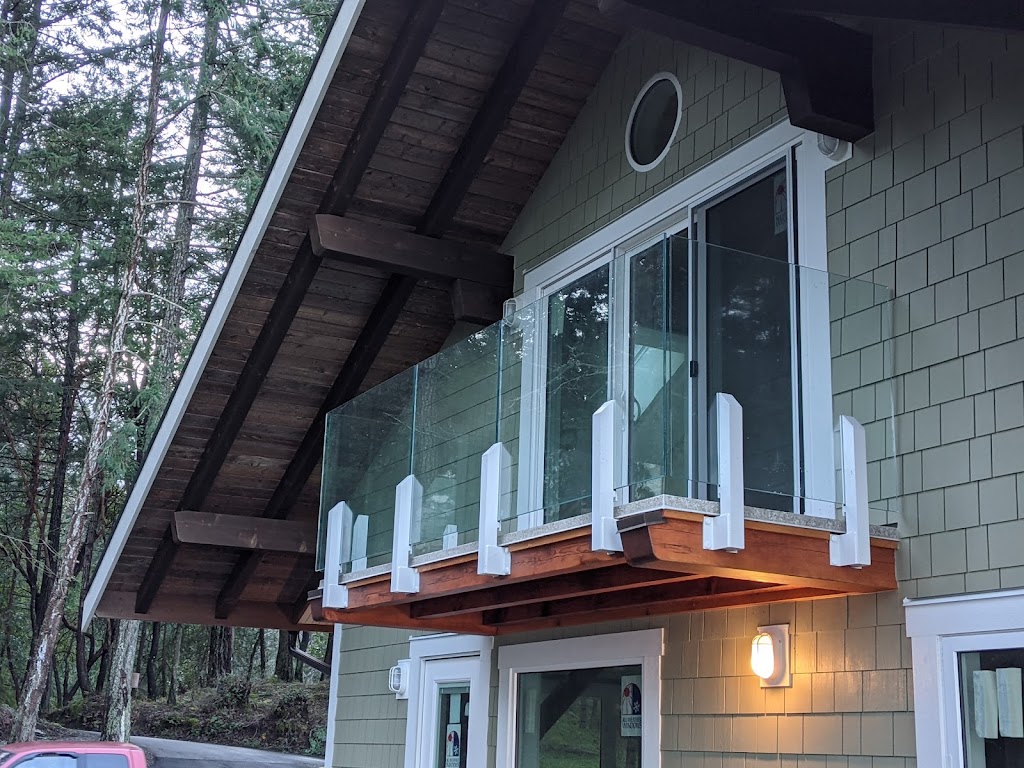 Panoramic Heavy Glass Railings | 1421 Fielding Rd, Nanaimo, BC V9X 1K8, Canada | Phone: (250) 954-7422