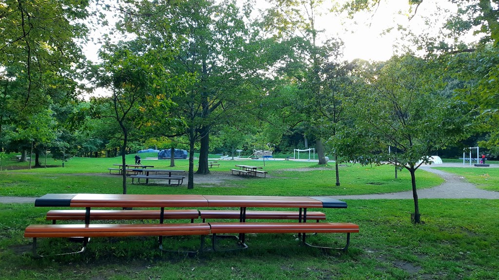 Salamander playground | 2785 Rue Hill Park Circle, Montréal, QC H3H 1S8, Canada | Phone: (888) 774-8888