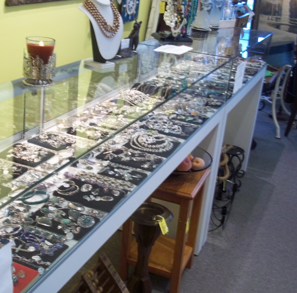 Glitzy Jools & Antiques | 50 Lakeport Rd Unit 104, St. Catharines, ON L2N 4P7, Canada | Phone: (905) 937-5888