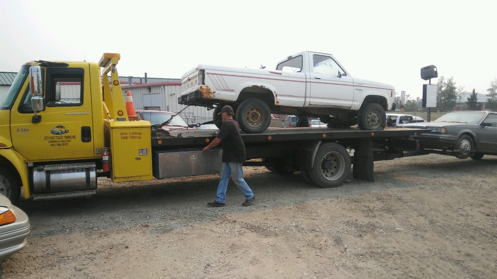 City Fast Track Towing and Hauling | 38 Deerfield Manor SE, Calgary, AB T2J 6Z4, Canada | Phone: (403) 798-3012