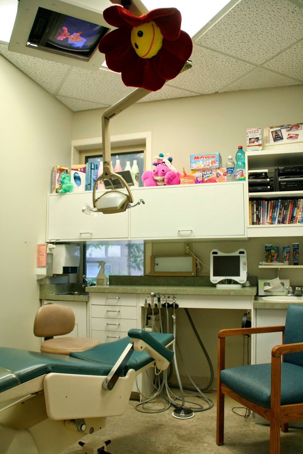 Dr Lawrence Yanover Pediatric Dentist | 126 Lakeshore Rd, St. Catharines, ON L2N 2T5, Canada | Phone: (905) 646-5937