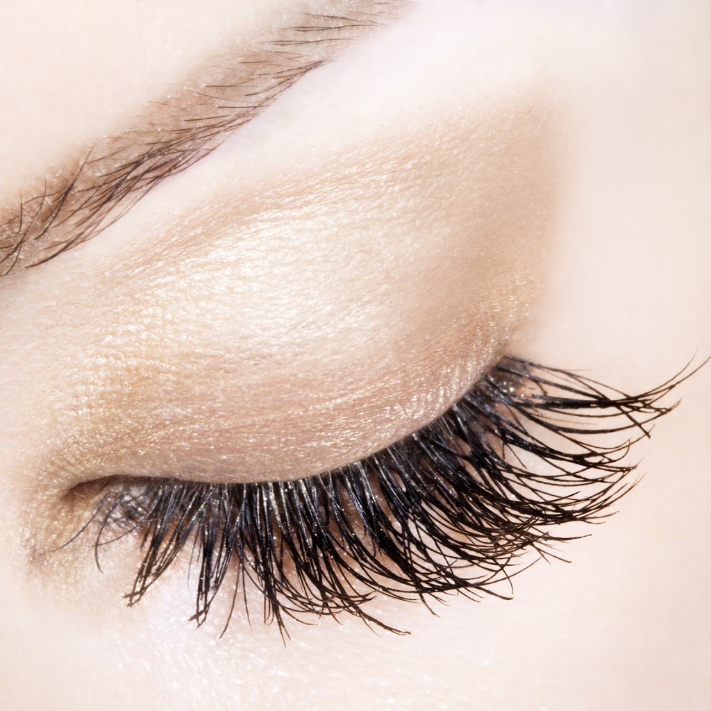 Luxurious lashes | 3311 Lake Shore Blvd W, Etobicoke, ON M8W 1M8, Canada | Phone: (647) 987-9262