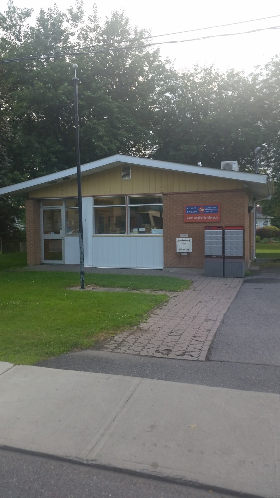 Sainte-Angèle-De-Monnoir Post Office | 7 Rue Boulais, Sainte-Angèle-de-Monnoir, QC J0L 1P0, Canada