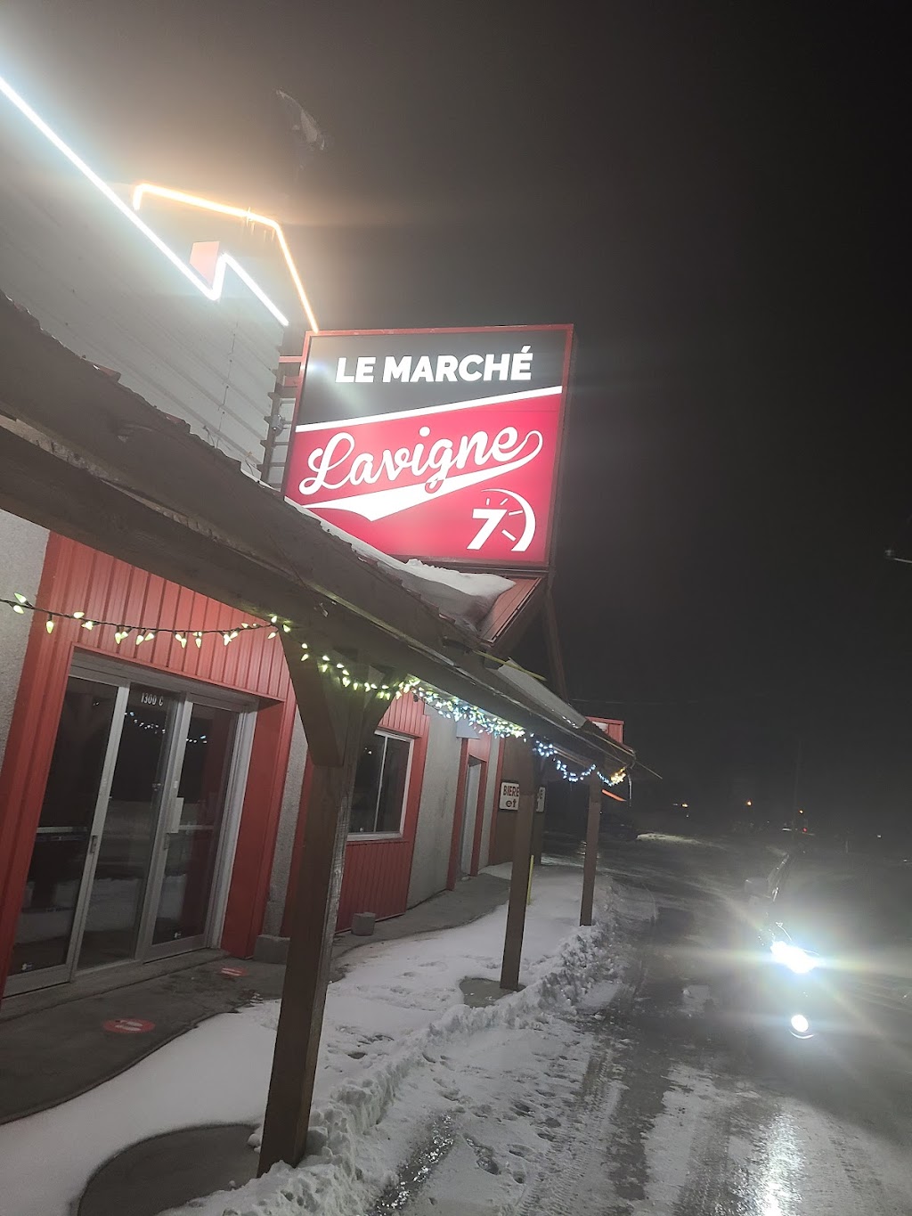 Le marché lavigne | 1300 Rue Jacques Cartier S, Saint-Jean-sur-Richelieu, QC J3B 6Y8, Canada | Phone: (450) 741-1696