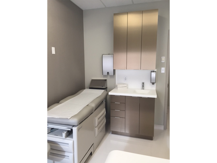 ELNA Médical - Clinique ELNA Médecine Familiale | 6900 Boulevard Décarie M160, Côte Saint-Luc, QC H3X 2T8, Canada | Phone: (514) 373-3562