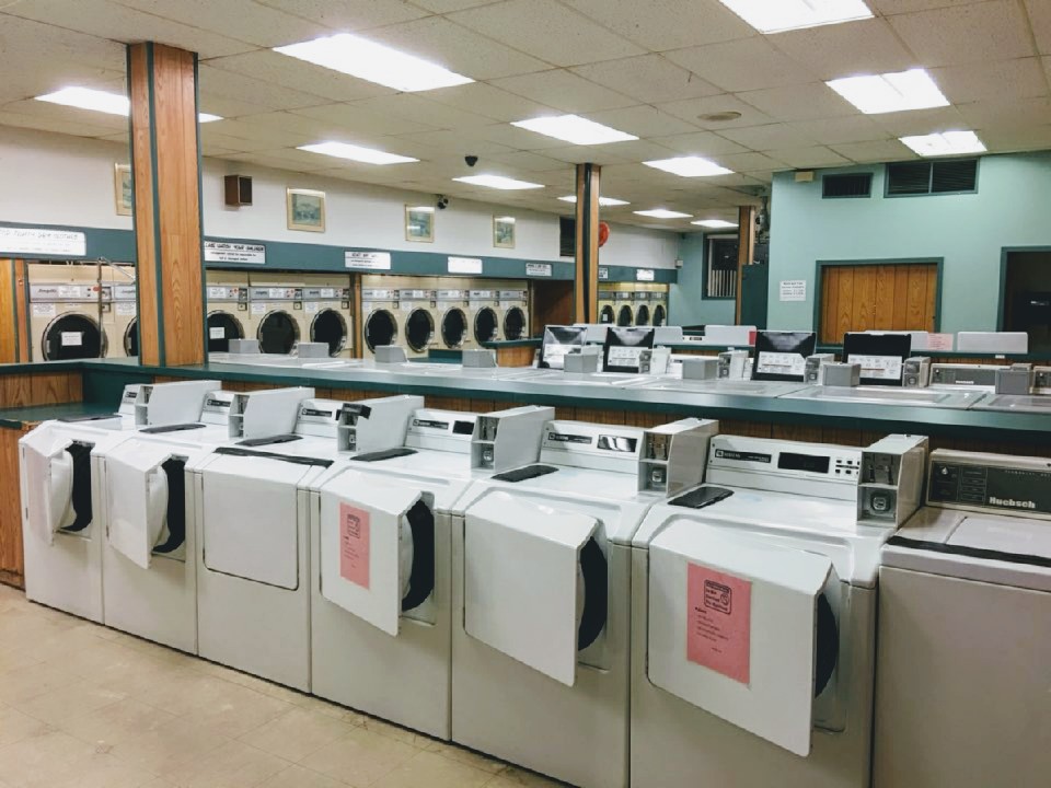 Smiths Falls Laundromat | 39 Chambers St, Smiths Falls, ON K7A 2Y3, Canada | Phone: (613) 283-0707