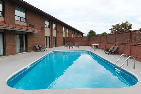 Super 8 by Wyndham Chatham | 25 Michener Rd, Chatham, ON N7L 4B8, Canada | Phone: (519) 354-3366