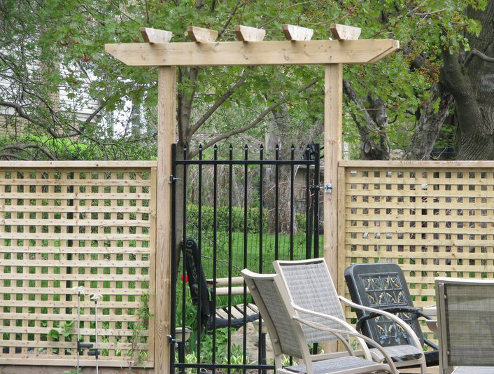 Durable Fence | 286 Lindsay Rd, Peterborough, ON K9J 6X3, Canada | Phone: (705) 977-2531